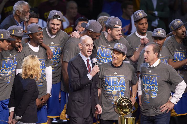 Silver, hér með Golden State Warriors, ríkjandi NBA-meisturunum.