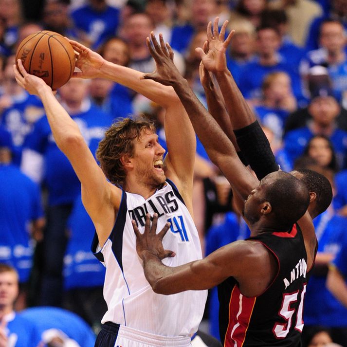 Nowitzki í baráttunni í nótt