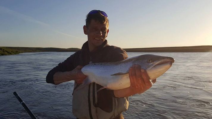 Jökull Þór Jónsson með 94 sm hæng úr Eystri Rangá og þessi lax fór í klakkistu.