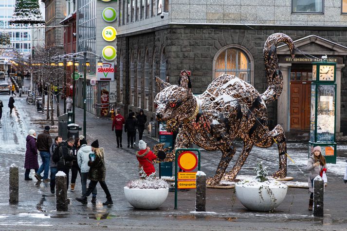 Maðurinn þóttist ítrekað vera í flogakasti í miðbænum, meðal annars við Héraðsdóm Reykjavíkur.