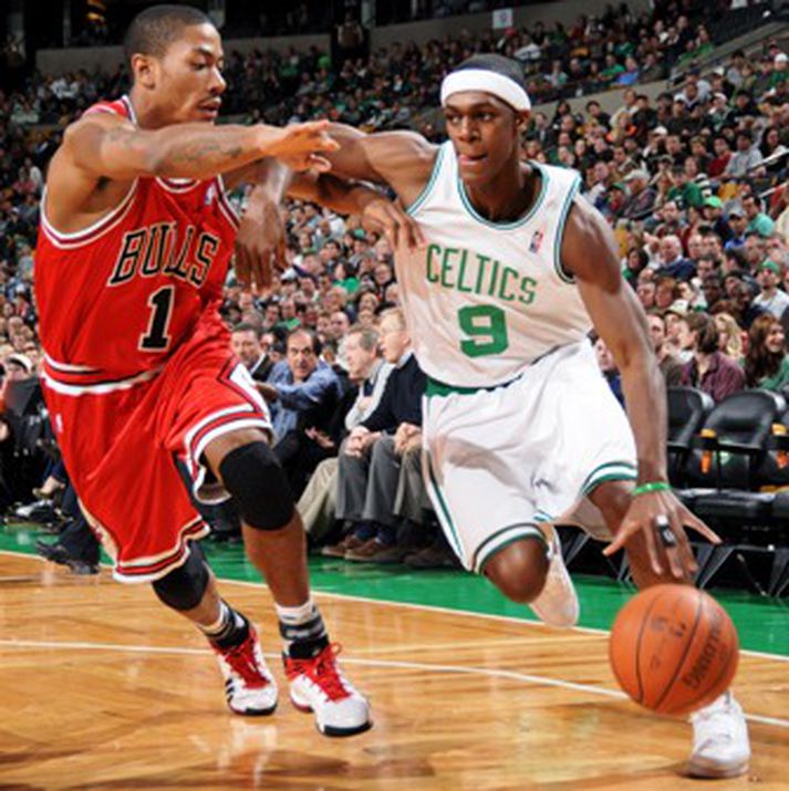 Rondo keyrir hér framhjá nýliðanum Derrick Rose hjá Chicago