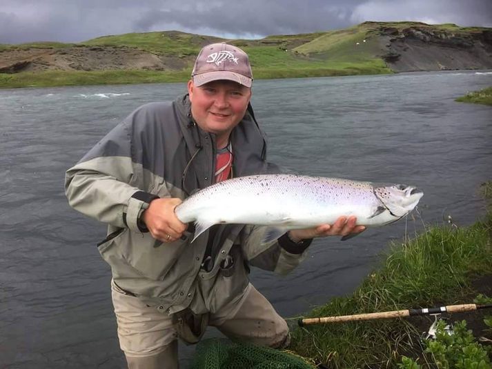 Sigurður með vænan lax úr Klakhúsahyl í Eystri Rangá