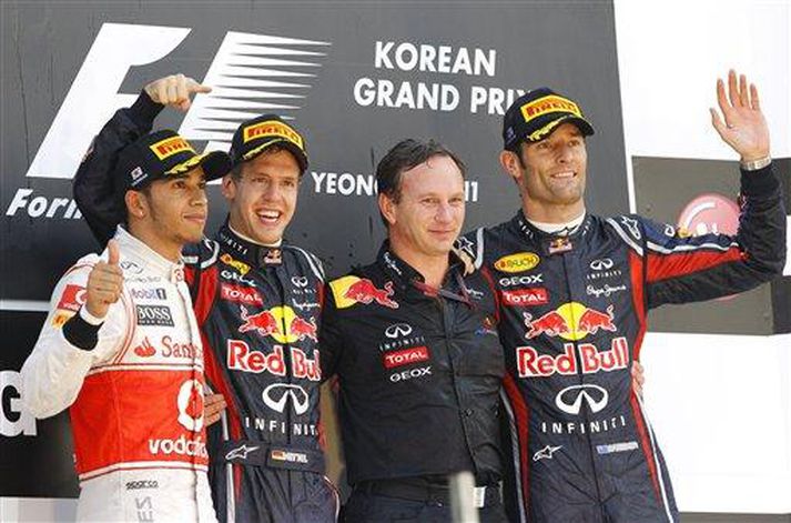 Lewis Hamilton, Sebastian Vettel, Christian Horner og Mark Webber á verðlaunapallinum í Suður Kóreu í gær.