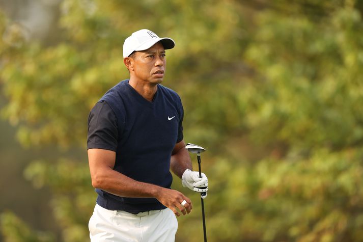 Tiger Woods keppir á vellinum þar sem hann missti fyrst af niðurskurði á risamóti.