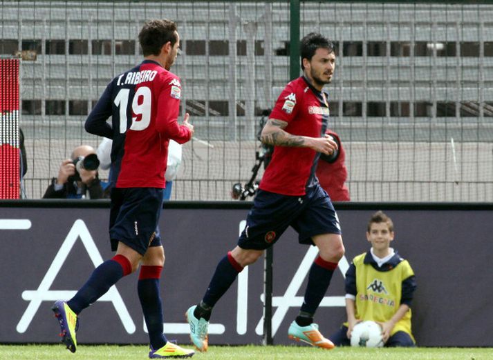 Mauricio Pinilla gerði þrennu fyrir Cagliari í dag.