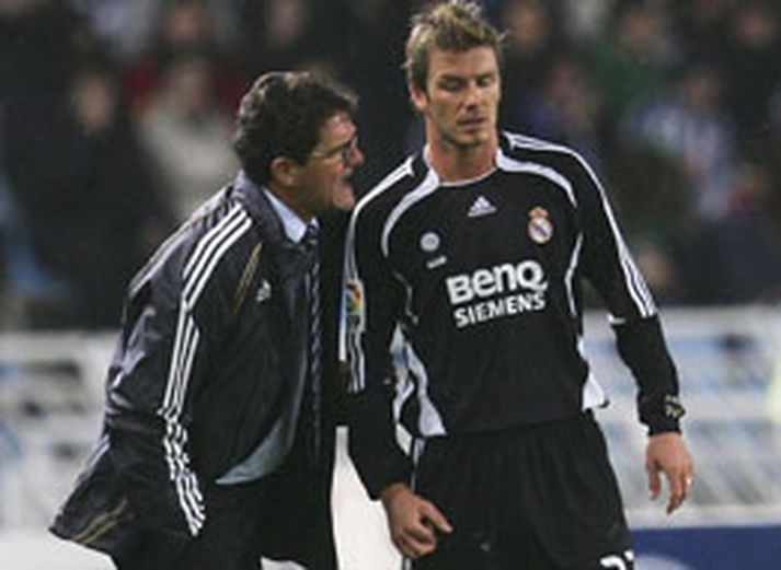Fabio Capello segir Beckham fyrir verkum í leiknum í gærkvöldi.