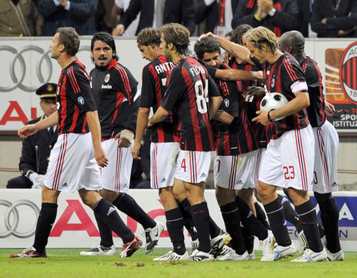 Leikmenn AC Milan fagna einu marka sinna í kvöld.