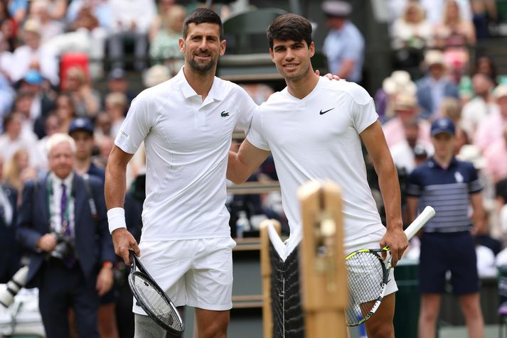 Novak Djokovic frá Serbíu og Carlos Alcaraz frá Spán keppa um Ólympíugullið í dag.