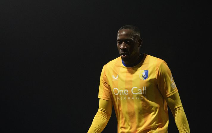 Lucas Akins og félagar í Mansfield Town eru í 16. sæti ensku C-deildarinnar.