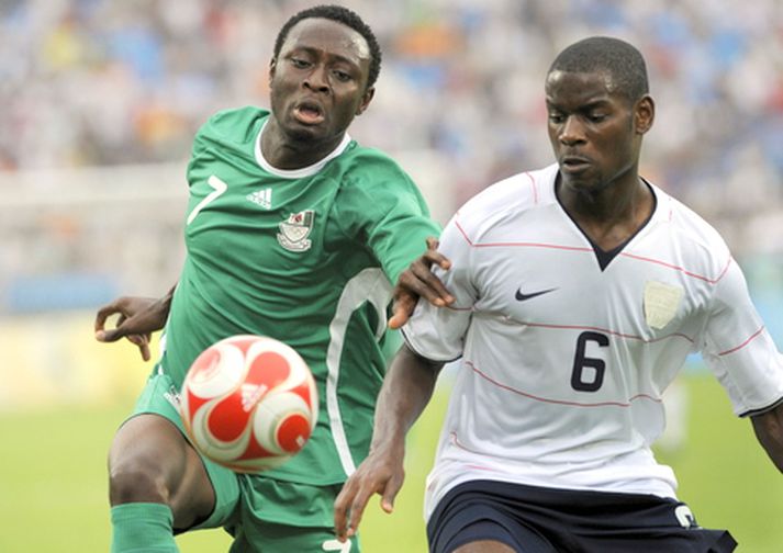 Maurice Edu, til hægri, er bandarískur landsliðsmaður.