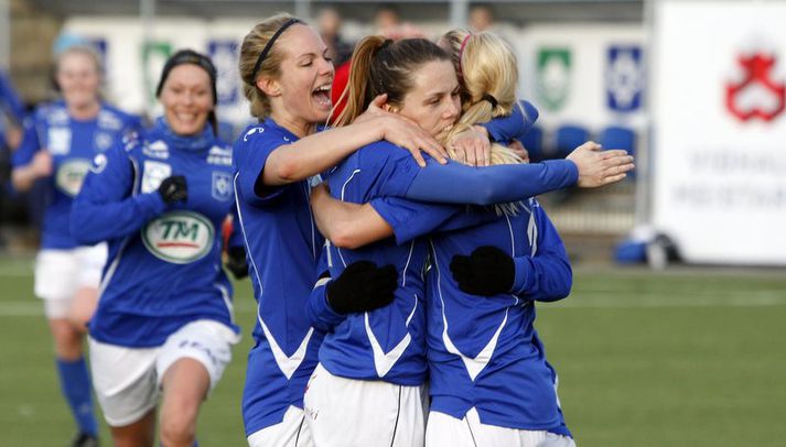 Harpa Þorsteinsdóttir, til vinstri, fagnar hér marki með Stjörnunni.