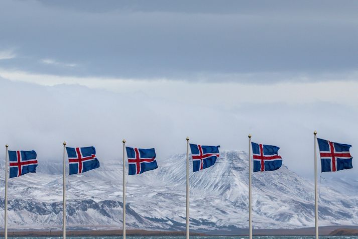 Tilnefndu þína konu, karl eða hóp hér að neðan.