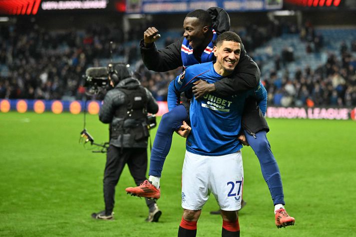 Leon Aderemi Balogun og Mohammed Diomande fagna hér sigri Rangers í kvöld.