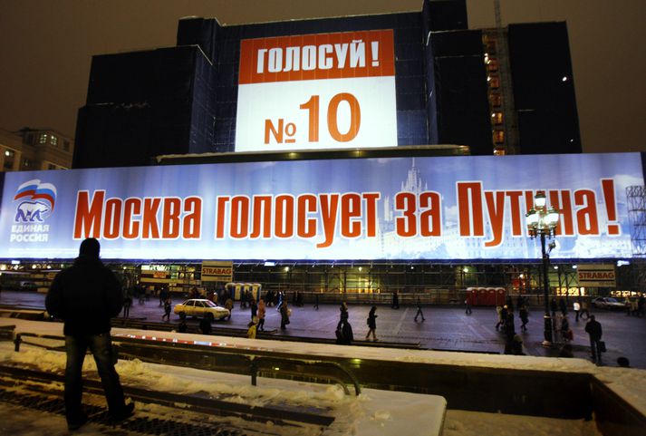 Moskva kýs Putin, segir á risastórum borða í höfuðborginni.