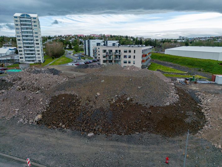 Verktaki hefur sótt um flýtimeðferð hjá borginni til að minnka hauginn sem fyrst. 