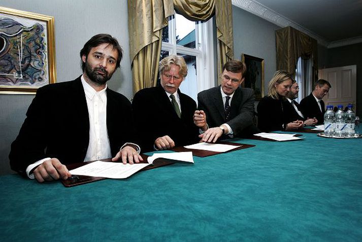 Film makers Baltasar Kormákur and Friðrik Þór sign agreement