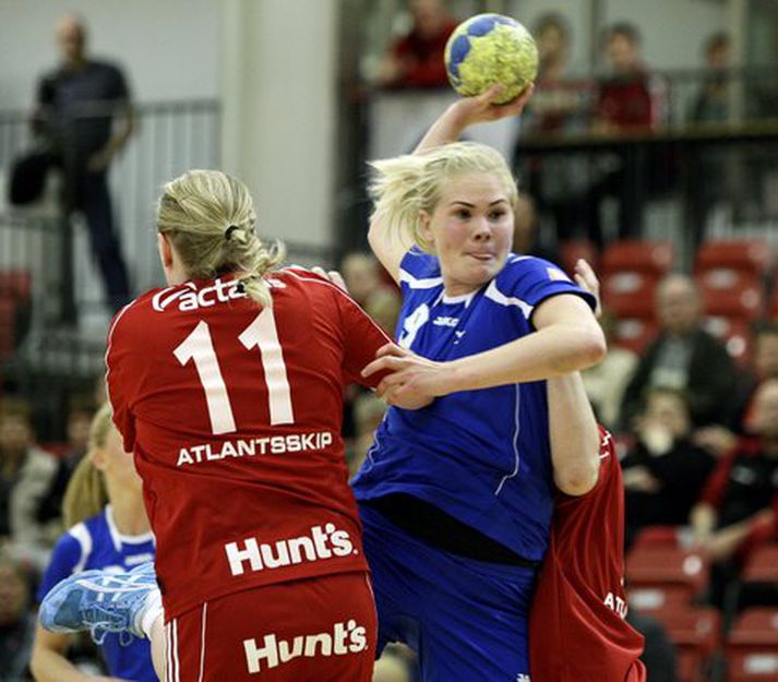 Stjarnan er enn á toppi deildarinnar en Haukar unnu góðan sigur á Val í dag.