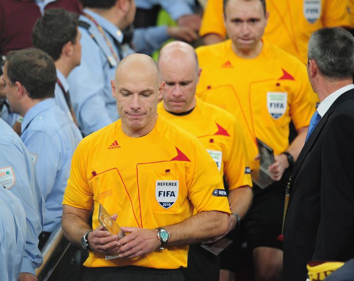 Howard Webb og félagar frá aukna aðstoð.