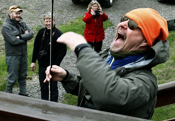 Bubbi bregður á leik við opnun Norðurár fyrir tveimur árum. Hann veiðir töluvert af urriða í Meðalfellsvatni.