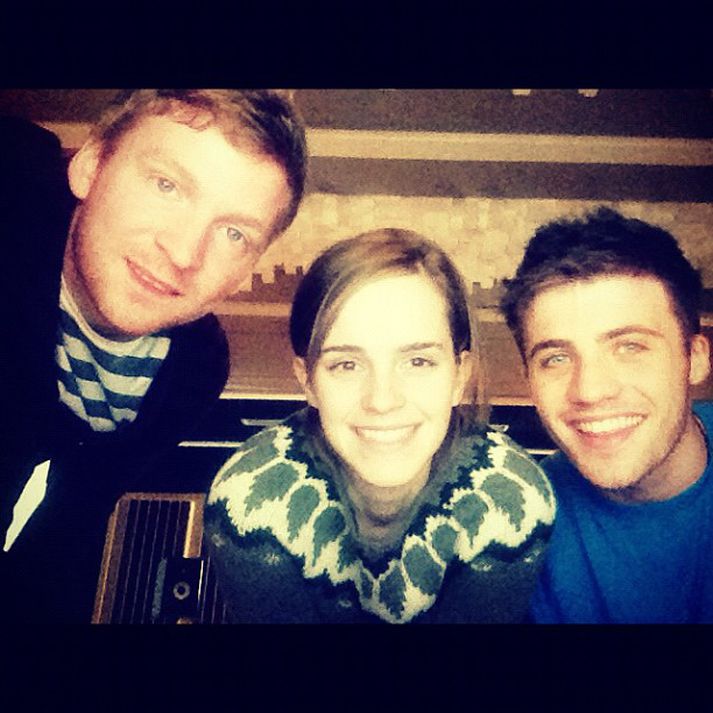 Ólafur Arnalds, Emma Watson ásamt sameiginlegum vini í hljóðverinu.