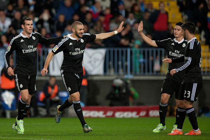 Benzema fagnar marki sínu í kvöld.