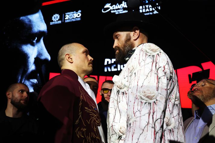 Tyson Fury er miklu stærri en Oleksandr Usyk en Úkraínumaðurinn er ekki sáttur við sídd skeggsins hjá Fury.