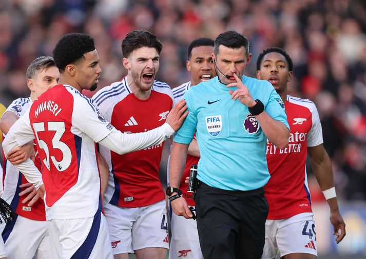 Leikmenn Arsenal létu Michael Oliver heyra það.