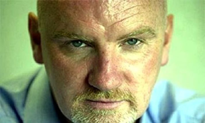 Sir Tom Hunter kominn inn í eigendahóp Glitnis með þriggja prósenta hlut.