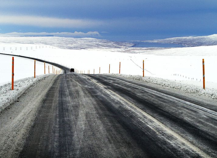 Vegir eru að heita má auðir um allt land.