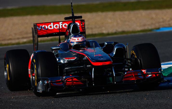 Jenson Button á æfingu á Pirelli dekkjum á Jerez brautinni.