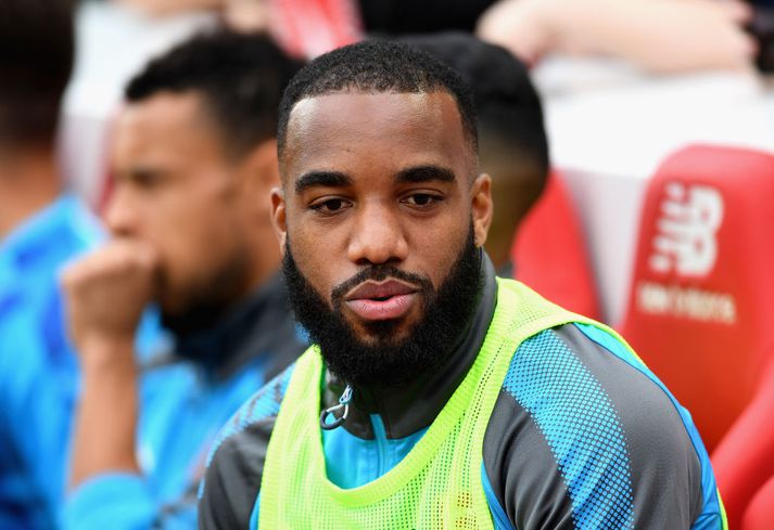 Alexandre Lacazette byrjaði á bekknum gegn Liverpool um helgina.