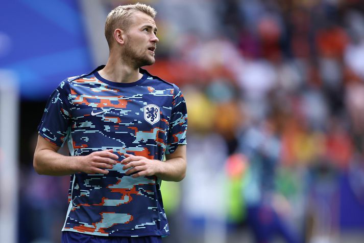 Matthijs De Ligt hitar upp með hollenska landsliðinu