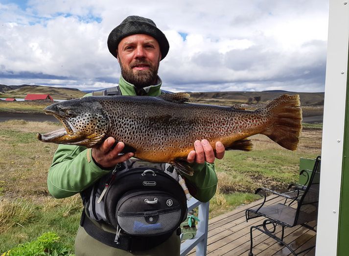 Smári og 9 punda urriði úr Skálavatni