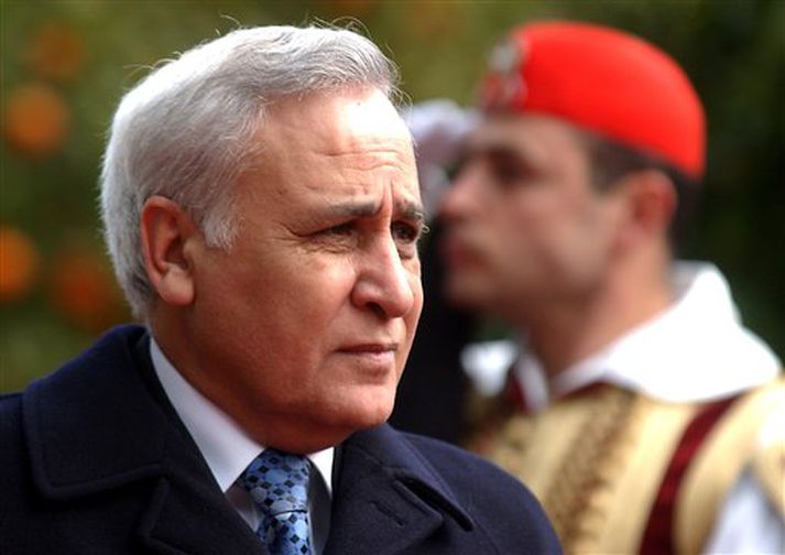 Moshe Katsav berst fyrir pólitísku lífi sínu um þessar mundir.