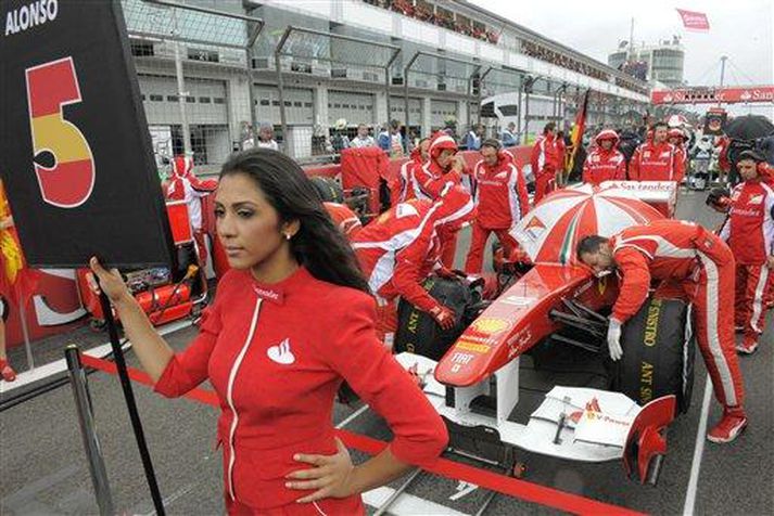 Fernando Alonso á ráslínunni í Þýskalandi á sunnudaginn.