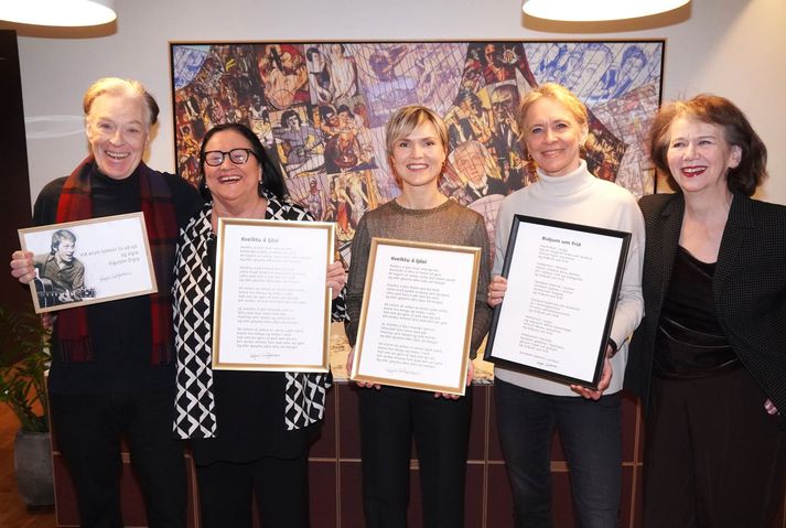 Valgeir og Ásta Kristrún með formönnum ríkisstjórnarflokkanna þriggja. Frá vinstri Valgeir Guðjónsson, Inga Sæland, Kristrún Frostadóttir, Þorgerður Katrín Gunnarsdóttir og Ásta Kristrún Ragnarsdóttir.