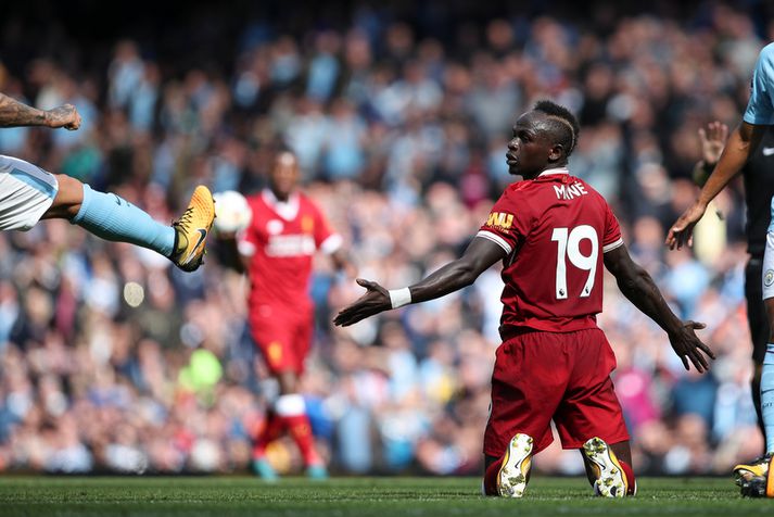 Sadio Mane fékk rautt spjald á 37. mínútu í fyrri leik Liverpool og Manchester City.
