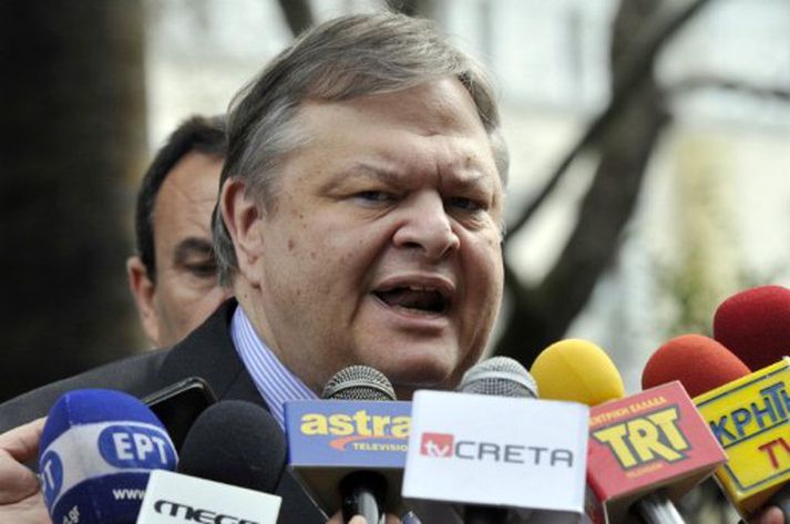 Evangelos Venizelos segist ætla að skýra málin betur út í dag.