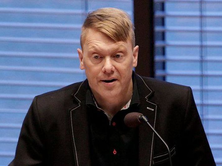 Jón Gnarr, borgarstjóri í Reykjavík, segir að Besti flokkurinn ætli að bjóða fram á landsvísu.