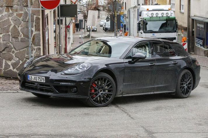 Þessi mynd náðist af Porsche Panamera Shooting Brake nýlega.