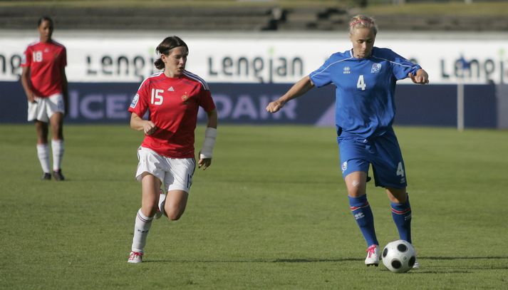 Edda Garðarsdóttir í leik með íslenska landsliðinu.