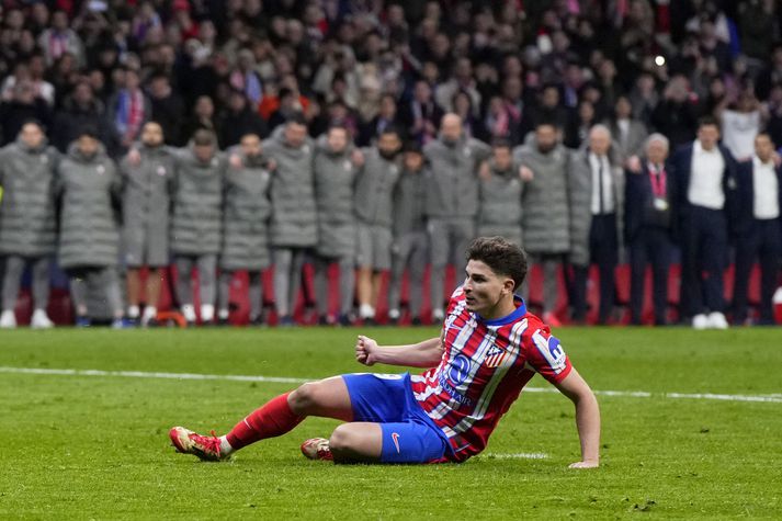 Julián Alvarez var álitinn hafa snert boltann tvisvar þegar hann skoraði úr spyrnu sinni í vítakeppninni í leik Atlético Madrid og Real Madrid. Markið var dæmt af eftir skoðun á myndbandi.