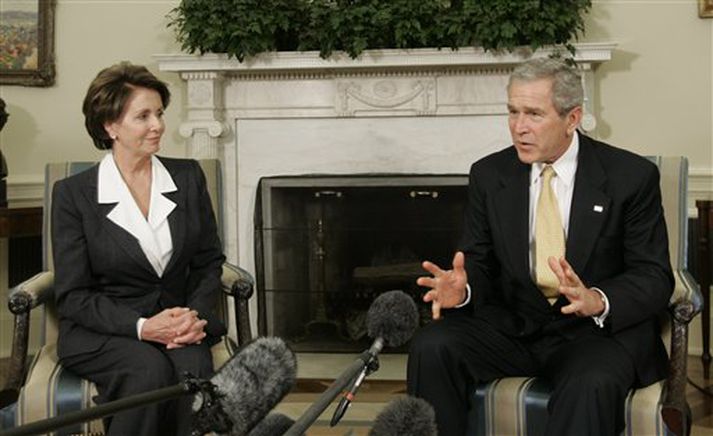 Nancy Pelosi og George Bush.