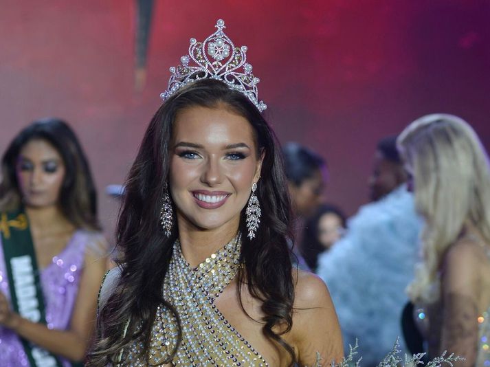 Hrafnhildur Haraldsdóttir hafnaði í öðru sæti í keppninni Miss Earth.