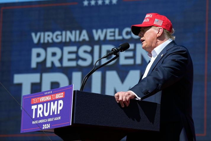 Trump hélt kosningafund í Virginia-ríki í dag. Joe Biden vann sigur þar í kosningunum 2020, en mjótt er á munum milli þeirra í skoðanakönnunum í dag.