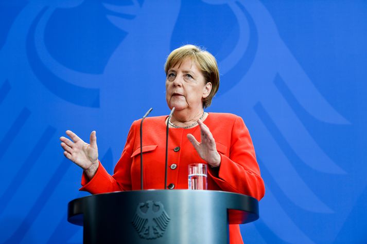 Angela Merkel fundar með Horst Seehofer og Angelu Nahle, leiðtoga Jafnaðarmanna, í kvöld.