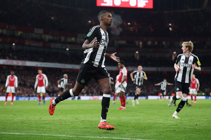 Alexander Isak fagnar marki sínu í kvöld en hann hefur raðað inn mörkum fyrir Newcastle United að undanförnu.