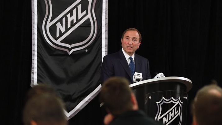 Gary Bettman er framkvæmdastjóri NHL deildarinnar.