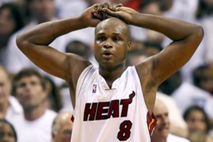 Antoine Walker var stigahæstur hjá Miami í nótt með 16 stig