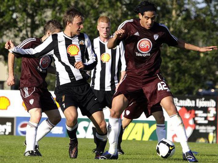 Skúli Jón Friðgeirsson og Baldur Sigurðsson í baráttu gegn Larissa árið 2009.